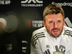 Michael Carrick necháva otvorené dvere pre neskorý transfer z Man Utd – „Môže sa toho veľa stať“ Michael Carrick