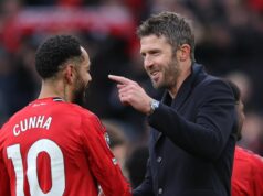 Michael Carrick odovzdal odpoveď z Man Utd po troch zmenách, po ktorých klub „kričal“ Michael Carrick oslavuje s Matheusom Cunhom po víťazstve Manchestru United nad Manchestrom City