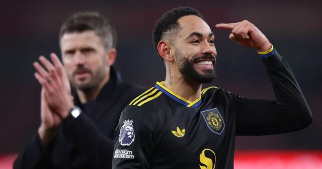 Michael Carrick gestikuluje