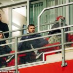 Michael Carrick a jeho tréneri Jonathan Woodgate (vľavo) a Steve Holland (vpravo) vyhrali Manchester United do 21 rokov nad Sportingom Lisabon 3:2 v Leigh Sports Village.