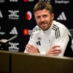 Michael Carrick vymenúva prvý tím Man Utd a robí zásadné rozhodnutie Kobbie Mainoo