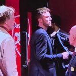 LONDÝN, ANGLICKO - 25. JANUÁRA: Michael Carrick, hlavný tréner Manchestru United, oslavuje po zápase Premier League medzi Arsenalom a Manchestrom United na Emirates Stadium 25. januára 2026 v Londýne v Anglicku. (Foto: James Gill – Danehouse/Getty Images)