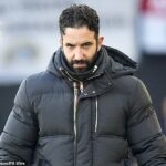 Michael Owen tvrdil, že Manchester United je po vláde Rubena Amorima na lepšom mieste ako pred ním