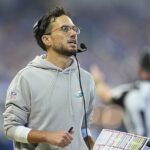 Očakáva sa, že LA Chargers najmú Mikea McDaniela ako svojho nového ofenzívneho koordinátora