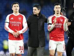 Mikel Arteta chváli hviezdu Arsenalu, ktorá po víťazstve v pohári Chelsea Carabao „môže robiť, čo chce“ – ako Liam Rosenior odpovedá na krikľúň Roberta Sancheza Mikel Arteta chválil Martina Zubimendiho (vľavo) po jeho vystúpení proti Chelsea