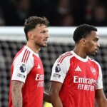 Ben White a Jurrien Timber by mohli nastúpiť za Arsenal v zápase Ligového pohára s Chelsea