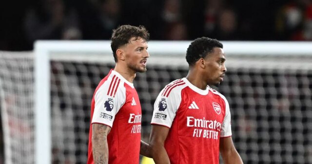 Ben White a Jurrien Timber by mohli nastúpiť za Arsenal v zápase Ligového pohára s Chelsea