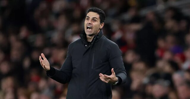 Mikel Arteta, manažér Arsenalu, reaguje počas zápasu Premier League medzi Arsenalom a Wolverhampton Wanderers na Emirates Stadium 13. decembra 2025 v Londýne v Anglicku.
