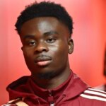 NOTTINGHAM, ANGLICKO – 17. JANUÁRA: Bukayo Saka z Arsenalu prichádza na štadión pred zápasom Premier League medzi Nottingham Forest a Arsenal na City Ground 17. januára 2026 v Nottinghame v Anglicku. (Foto: Stuart MacFarlane/Arsenal FC cez Getty Images)