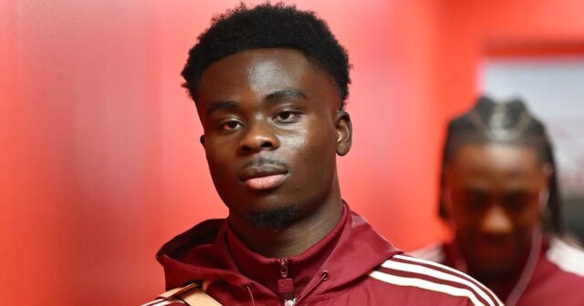 NOTTINGHAM, ANGLICKO – 17. JANUÁRA: Bukayo Saka z Arsenalu prichádza na štadión pred zápasom Premier League medzi Nottingham Forest a Arsenal na City Ground 17. januára 2026 v Nottinghame v Anglicku. (Foto: Stuart MacFarlane/Arsenal FC cez Getty Images)