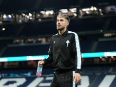 Mládež pokúšajúca sa začiatkom januára Deal Foral Forg. Mládež pokúšajúca sa začiatkom januára Deal Foral Forg.