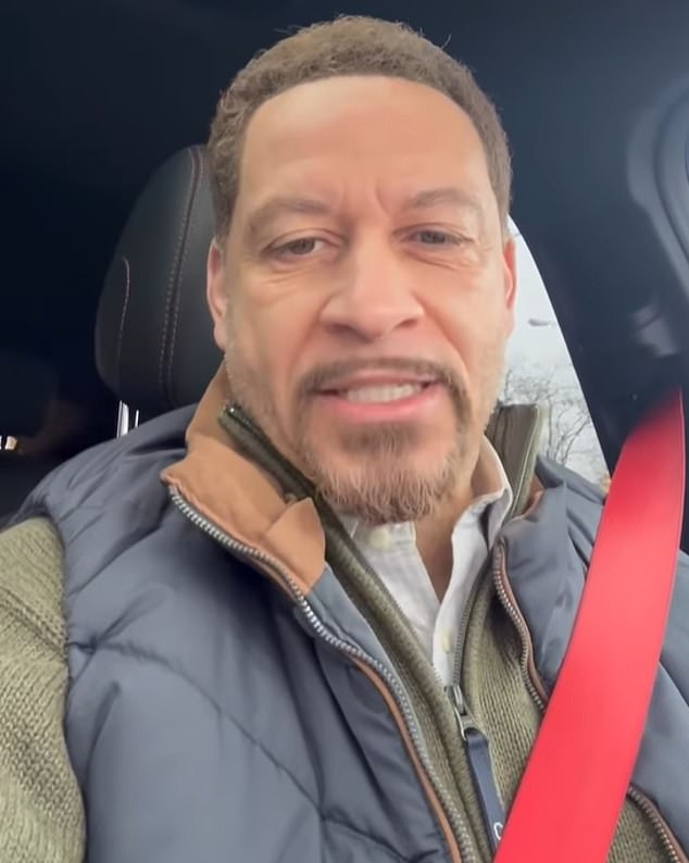 Moderátor Foxu rozdeľuje sociálne médiá odvážnym pohľadom na streľbu v Moderátor Fox Sports Chris Broussard rozdelil sociálne médiá svojimi myšlienkami na politickú priepasť