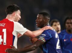 Moises Caicedo poslal varovanie Declanovi Riceovi, keď Chelsea opäť zasiahla suspendácia Moises Caicedo s Declanovou ryžou