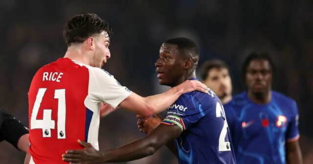 Moises Caicedo poslal varovanie Declanovi Riceovi, keď Chelsea opäť zasiahla Moises Caicedo s Declanovou ryžou