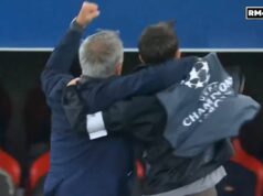 Mourinho oslavuje pred manažérom Realu Madrid Mourinho oslavuje pred manažérom Realu Madrid