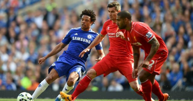 Loic Remy z Chelsea oslavuje, keď strelil ich druhý gól počas zápasu tretieho kola FA Cupu medzi Chelsea a Watfordom na Stamford Bridge 4. januára 2015 v Londýne v Anglicku.  