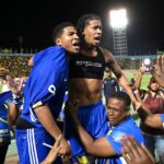 Hráči a fanúšikovia Curacaa oslavujú kvalifikáciu na MS 2026