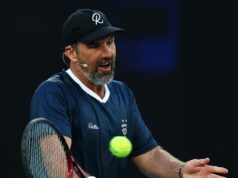 Najlepší svetoví hráči tvrdia, že nedostatok súkromia na Australian Open v nich vyvoláva pocit, že sú „v zoo“. Pat Rafter ich práve preveril OBROVSKOU realitou Austrálska tenisová legenda Pat Rafter kritizoval množstvo súčasných hviezd, ktoré pociťujú nedostatok súkromia na Australian Open, vďaka čomu sa cítia ako „zvieratá v zoo“.