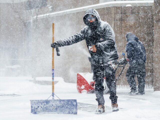 Najmenej 10 ľudí zomrelo, milióny bez elektriny, keď zimná búrka zachvátila USA | Správy o počasí
