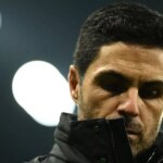 Tréner Mikel Arteta z Arsenal FC reaguje na zápas fázy MD7 Ligy majstrov UEFA 2025/26 medzi FC Internazionale Milano a Arsenal FC na Stadio San Siro