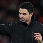 Mikel Arteta, manažér Arsenalu, oslavuje počas zápasu Premier League medzi Arsenalom a Aston Villou na Emirates Stadium 30. decembra 2025 v Londýne v Anglicku.