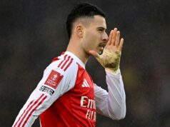 Najnovší prestup Arsenalu: Gunners sa pripravujú na predaj Gabriela Martinelliho, ako bol odhalený vysnívaný krok hviezdy Mikel Arteta, manažér Arsenalu, tlieska fanúšikom po zápase Premier League medzi Nottingham Forest a Arsenalom