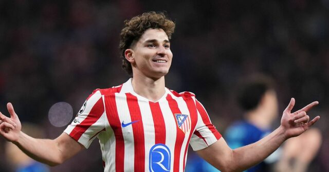 Julian Alvarez oslavuje gól za Atlético Madrid