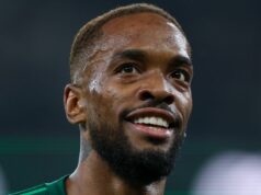 Najnovšie z Arsenalu: Cieľ prestupu dosiahol prelomový kontrakt, keďže Ivan Toney ušiel Ivan Toney z Al Ahli oslavuje po strelení druhého gólu počas zápasu Saudi Pro League medzi Al Ahli a Al Nassr na štadióne Alinma