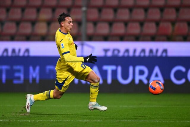 Neapol sa dohodol na podpise vysoko hodnoteného útočníka Hellas Verona Download app from appStore