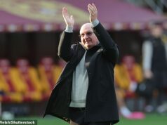 Nechajte hlášky a žargón na hipsterských trénerov, pán obyčajný John McGlynn z Falkirku potichu robí veľký hluk s Bairnsovými John McGlynn robí vo Falkirku zázraky s obmedzeným rozpočtom