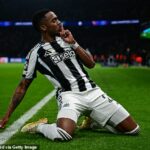 Joe Willock skóroval hlavou pri statočnej remíze Newcastlu 1:1 s PSG v Parc des Princes