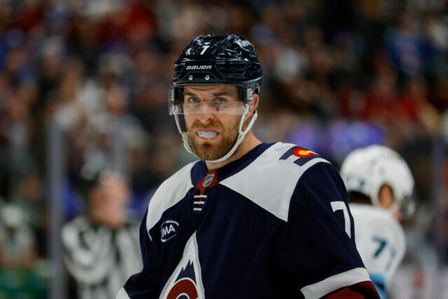 Niekoľko hodín po prikývnutí olympijských hier v roku 2026 Devon Toews nenecháva žiadne pochybnosti o tom, že uprednostňuje tehotenstvo manželky pred hraním za tím Kanady
