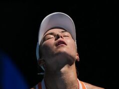 Nová americká tínedžerská tenisová senzácia Iva Jovic (18) vypadla z Australian Open proti svetovej jednotke Aryne Sabalenkovej. Iva Jovičová