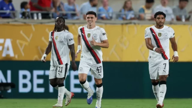 Nová obrana Manchestru City vyzerá po 'Here We Go' od Marca Guehiho desivo
