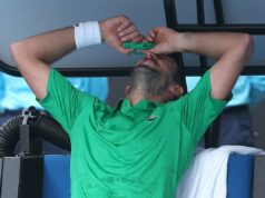 Novak Djokovič poskytuje aktuálne informácie o zraneniach o „najväčšom znepokojení“, ktorému čelí ponuka na Australian Open Novak Djokovič dostal mediálnu liečbu proti Lorenzovi Musettimu (Getty Images)