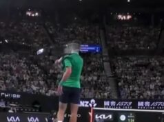 Novak Djokovič rozbil loptičku pri loptovom dievčati na Australian Open: 10-násobný šampión po diskvalifikácii po strate nervozity Novak Djokovič bol v sobotu veľmi blízko k zasiahnutiu guľášového dievčaťa nečestným výstrelom