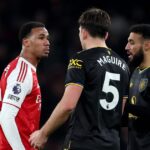 Gabriel a Harry Maguire hovoria spolu s Noussairom Mazraouim