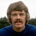 Eddie McCreadie viedol stranu Chelsea, zatiaľ čo Stamford Bridge sa vyvíjal v 70. rokoch