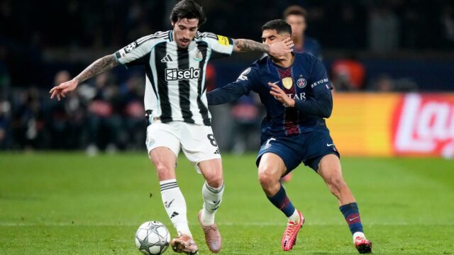 Obhajca titulu UCL PSG remizoval s Newcastlom 1:1; Kvaratskhelia zranený
