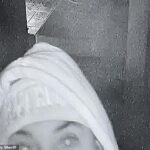 Polícia zverejnila zábery zlodeja, ktorý kradol v dome Grega Biffla