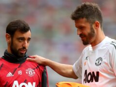 Objavujú sa skutočné myšlienky šatne Man Utd o tom, že Michael Carrick sa stane ďalším šéfom Obranca Manchestru United Harry Maguire (L) a hlavný tréner Manchestru United Michael Carrick pred zápasom Ligy majstrov medzi Villarrealom CF a Manchestrom United na štadióne La Ceramica 23. novembra 2021. (Foto: Jose Miguel Fernandez/NurPhoto cez Getty Images)