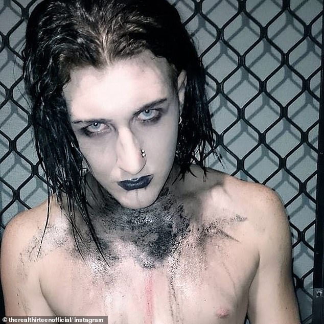 Obľúbený dav austrálsky pro-zápasník Elliott Stacey je senzačne nabitý RAPE, Elliott Stacey bol zakladateľom organizácie United Pro Wrestling v Queenslande a zápasil pod pseudonymom Thirteen.