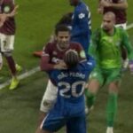 Obrovská bitka medzi Chelsea a West Hamom vedie k vylúčeniu hviezdy po tom, čo sa „pokúsila zjesť“ súpera