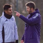 Hlavný tréner Michael Carrick, Casemiro z Manchestru United v akcii počas tréningu prvého tímu na Carrington Training Ground 14. januára 2026 v Manchestri v Anglicku