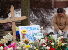 Obyvatelia Minnesota smútia za ženou zabitou ICE Obyvatelia Minnesota smútia za ženou zabitou ICE