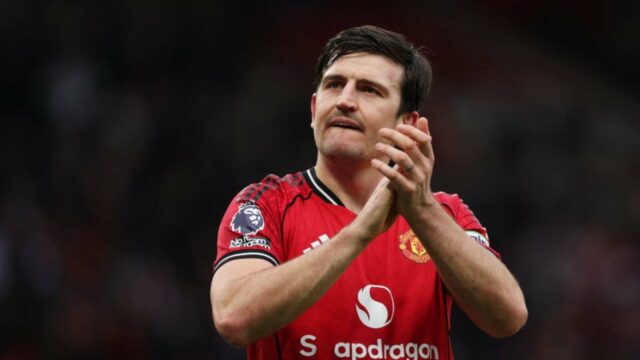 Očný obranca Man Utd s vynikajúcou vzdušnou prítomnosťou ako Harry Maguire
