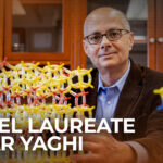 Od utečeneckej rodiny k nositeľovi Nobelovej ceny: Príbeh Omara Yaghiho | Správy