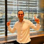 Bývalý tréner Bundesligy Alexander Nouri skončil s futbalom a začal pracovať v McDonald's