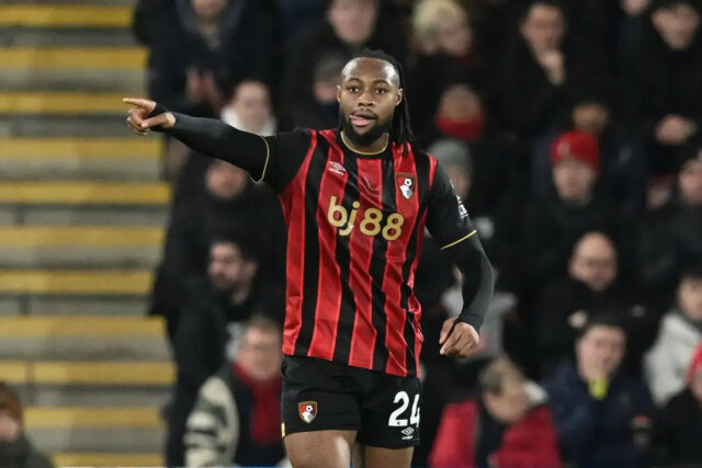 Odhalená celková prestupová čiastka a zmluvné klauzuly Antoina Semenya Manchestru Download app from appStore