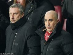 Odhalené: Prestupové ciele, ktoré by mohli vytvoriť stred poľa Man United s novým vzhľadom bez Casemira… a deti z akadémie, ktoré by mohli nastúpiť Jason Wilcox (vľavo) a Omar Berrada (vpravo) sú pod tlakom, aby napravili stred poľa Man United